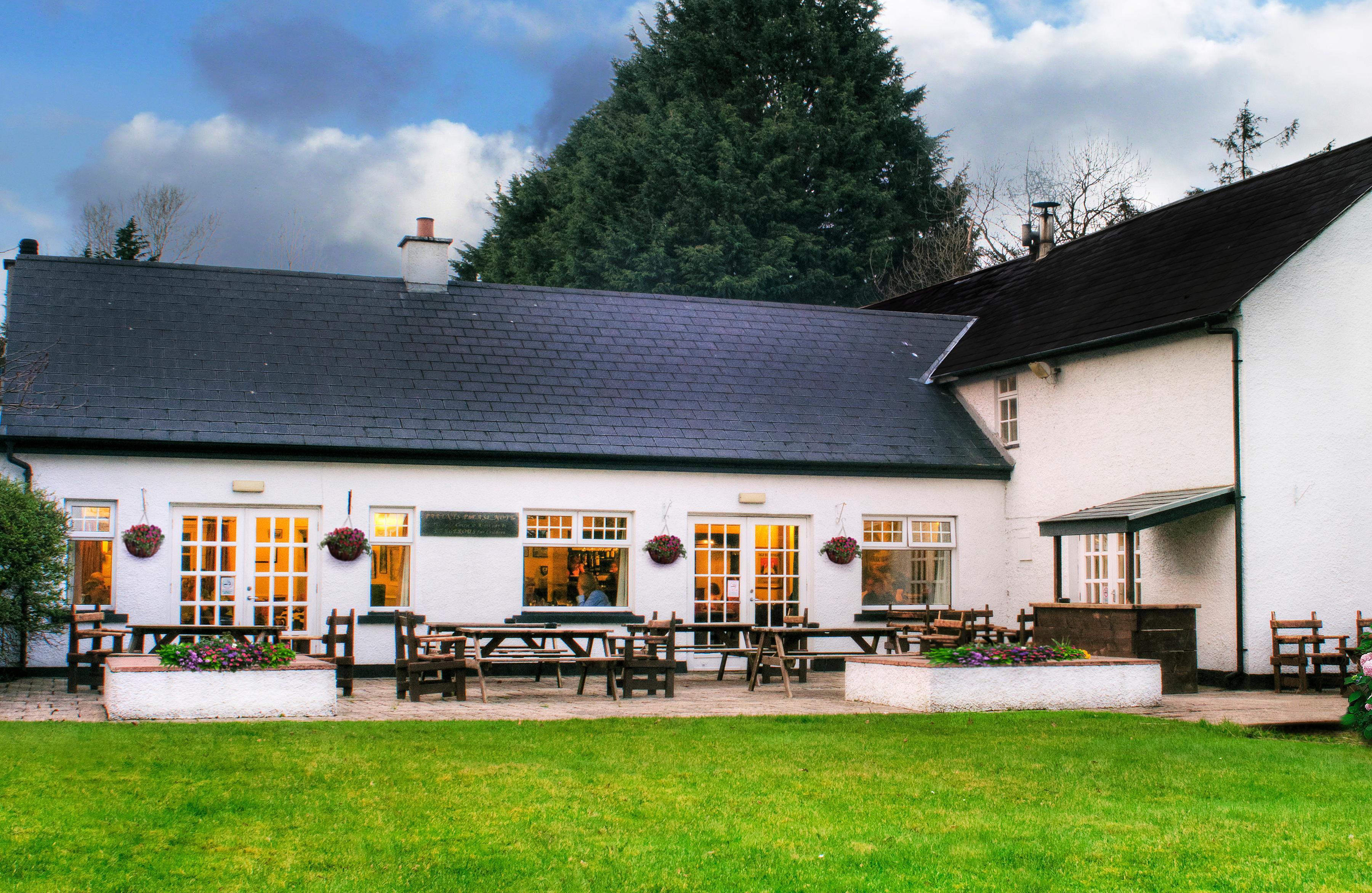 Brown Trout Golf & Country Inn Aghadowey Exterior photo